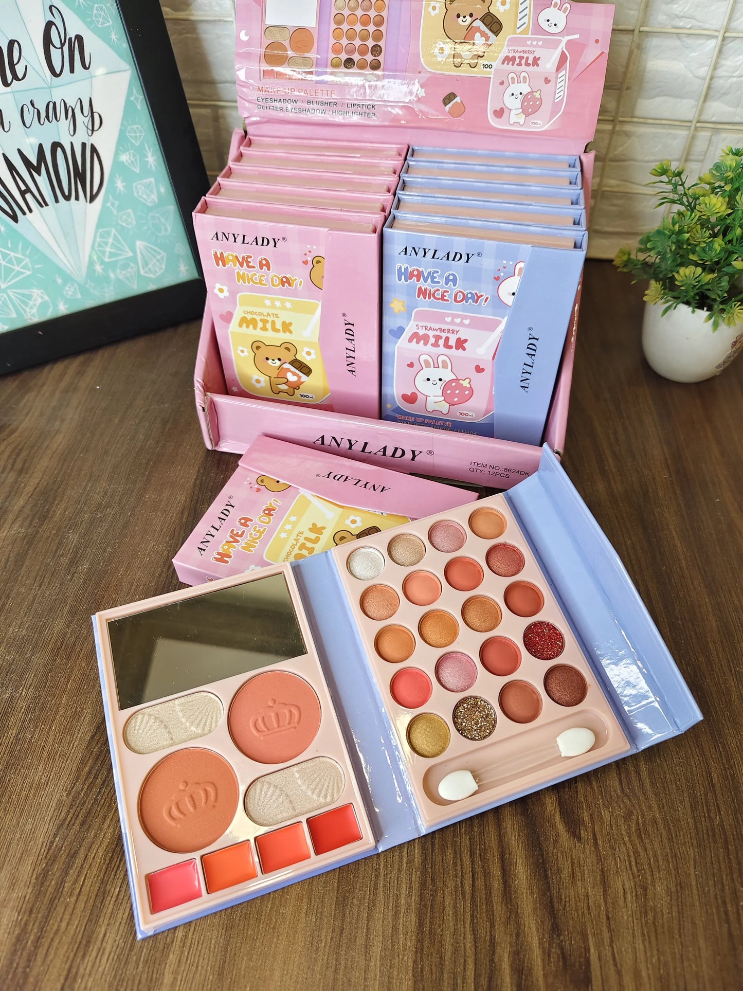 Any lady make up pallets