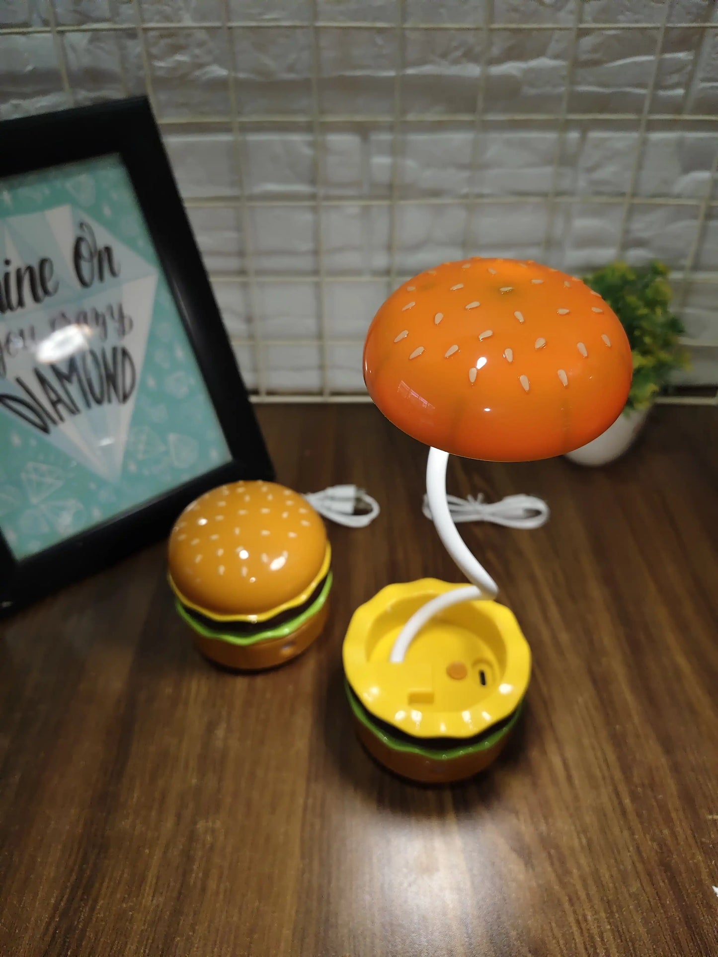 Burger lamp with sharpener