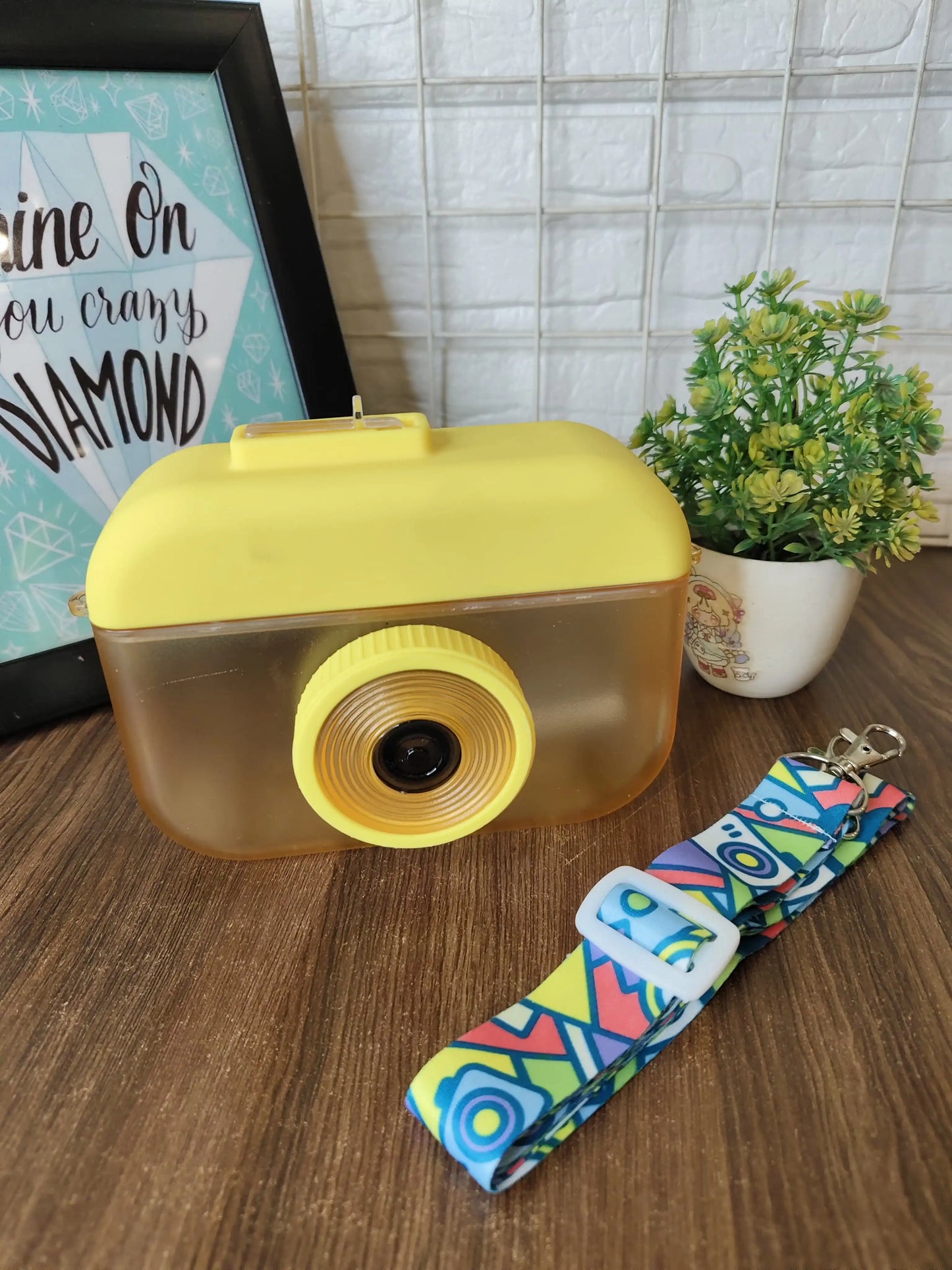 Camera sipper waterbottle