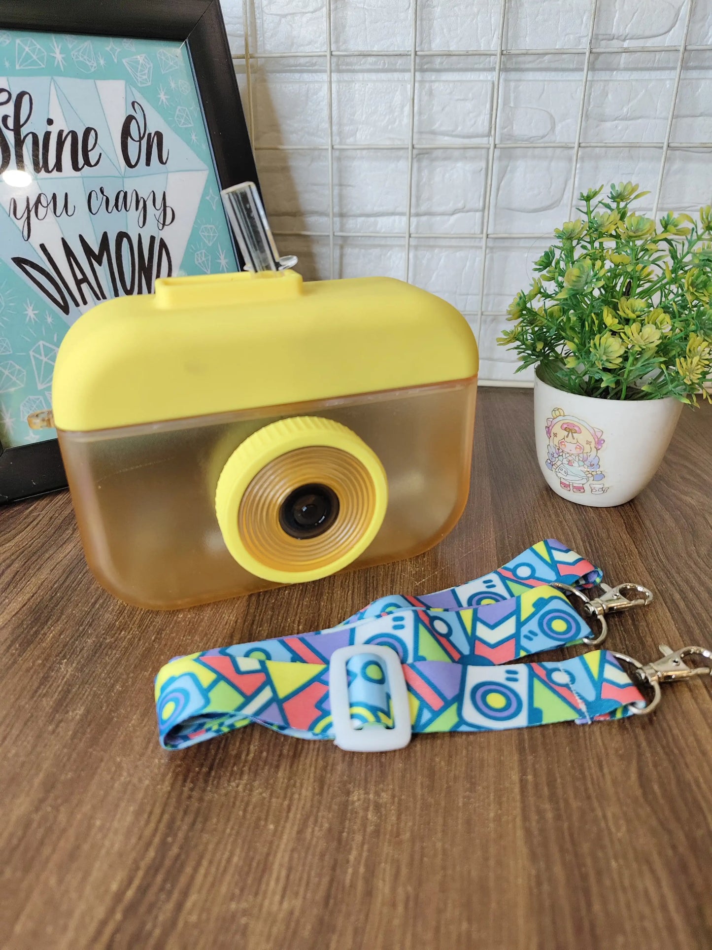 Camera sipper waterbottle