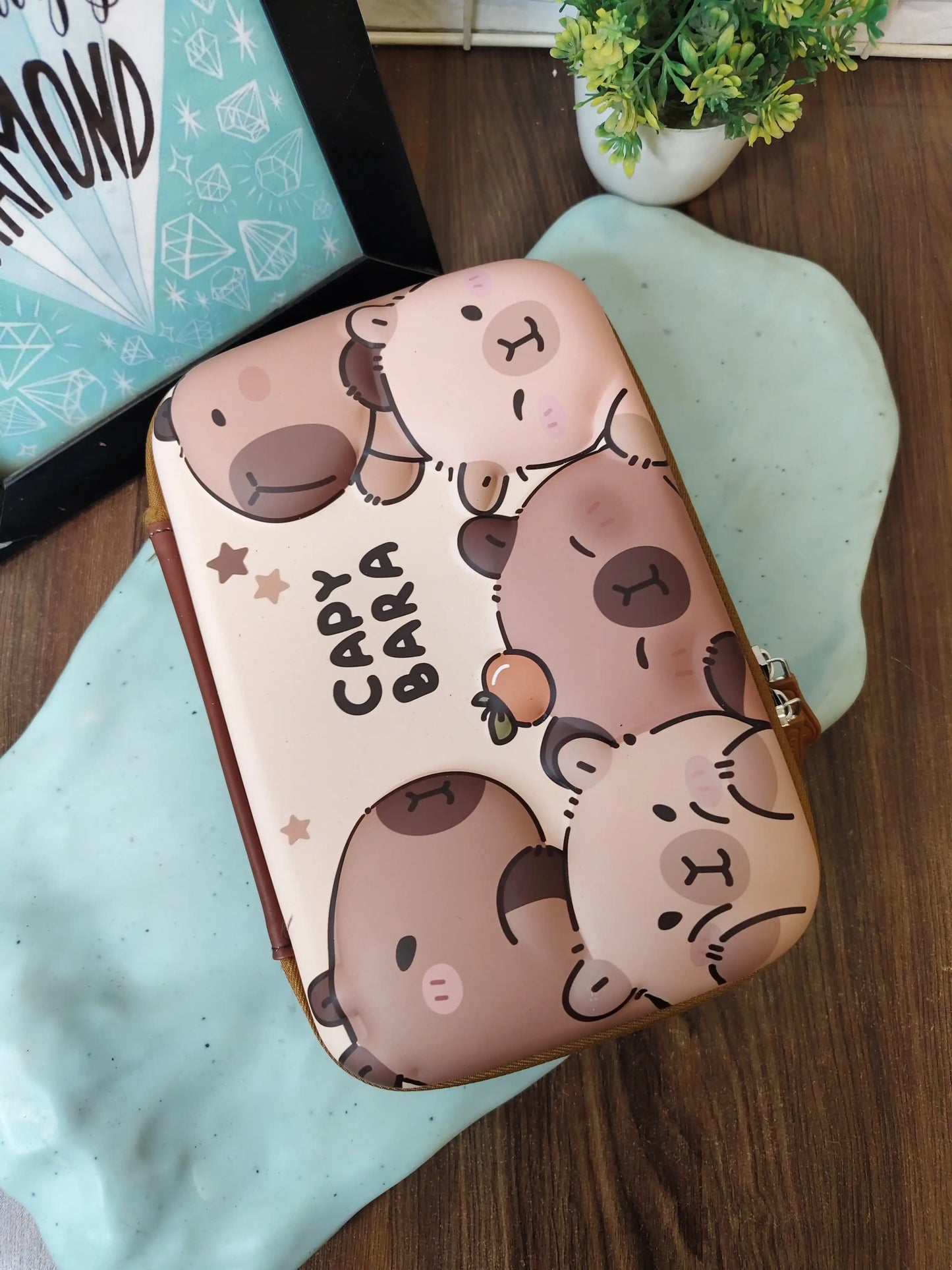 Capy bara smiggle/ Organizer