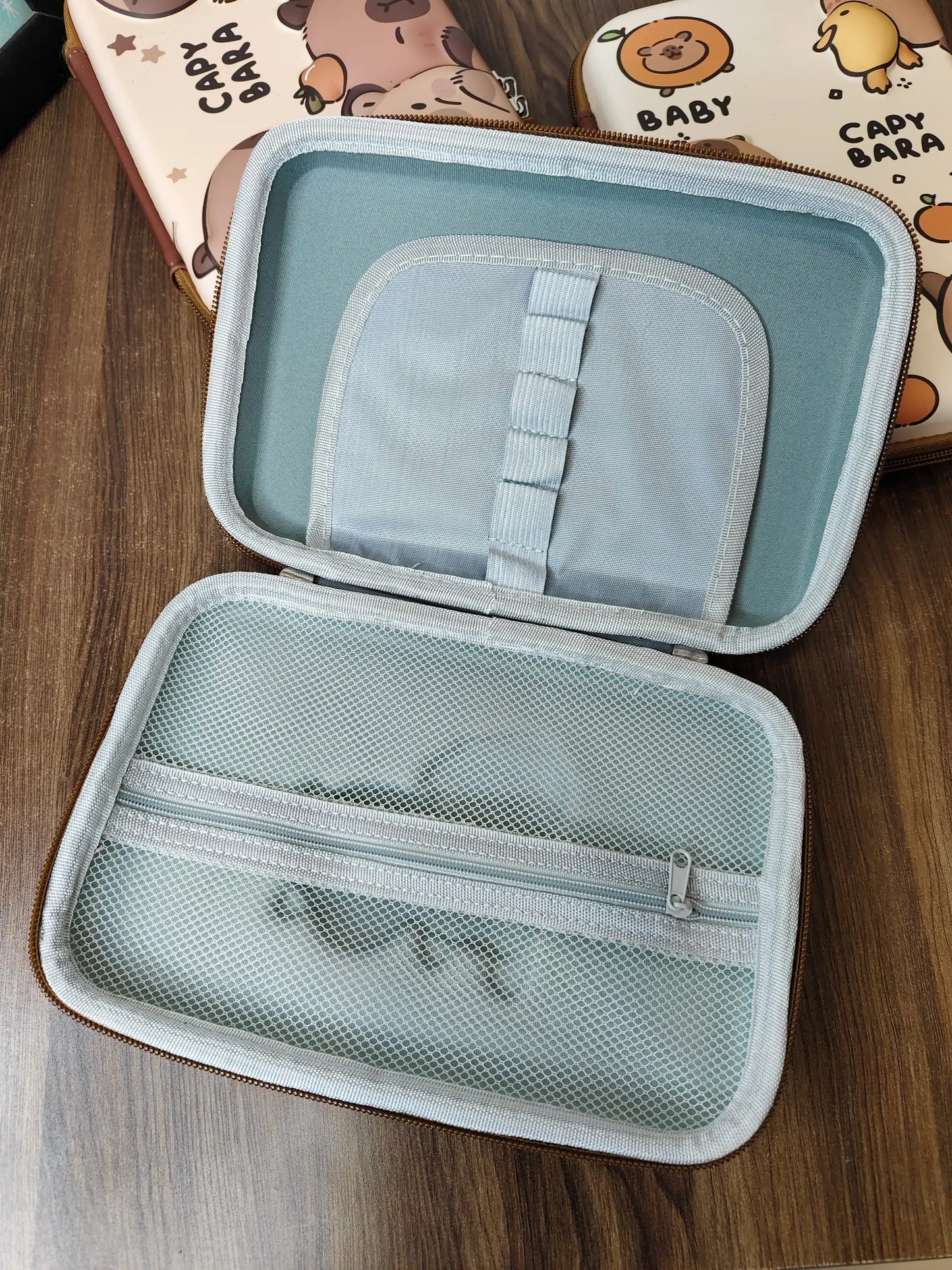Capy bara smiggle/ Organizer