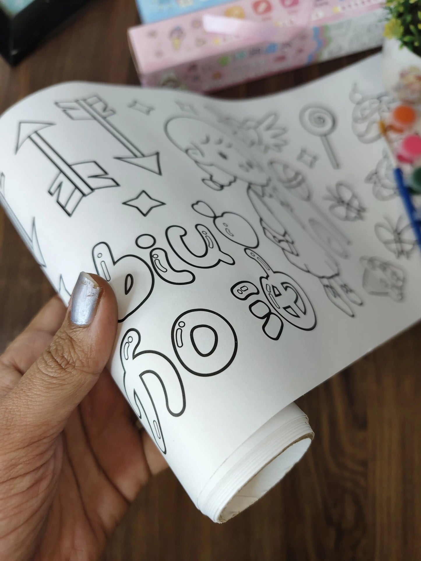 Colouring gift set (5 colour page roll with colours, brush and a gift)