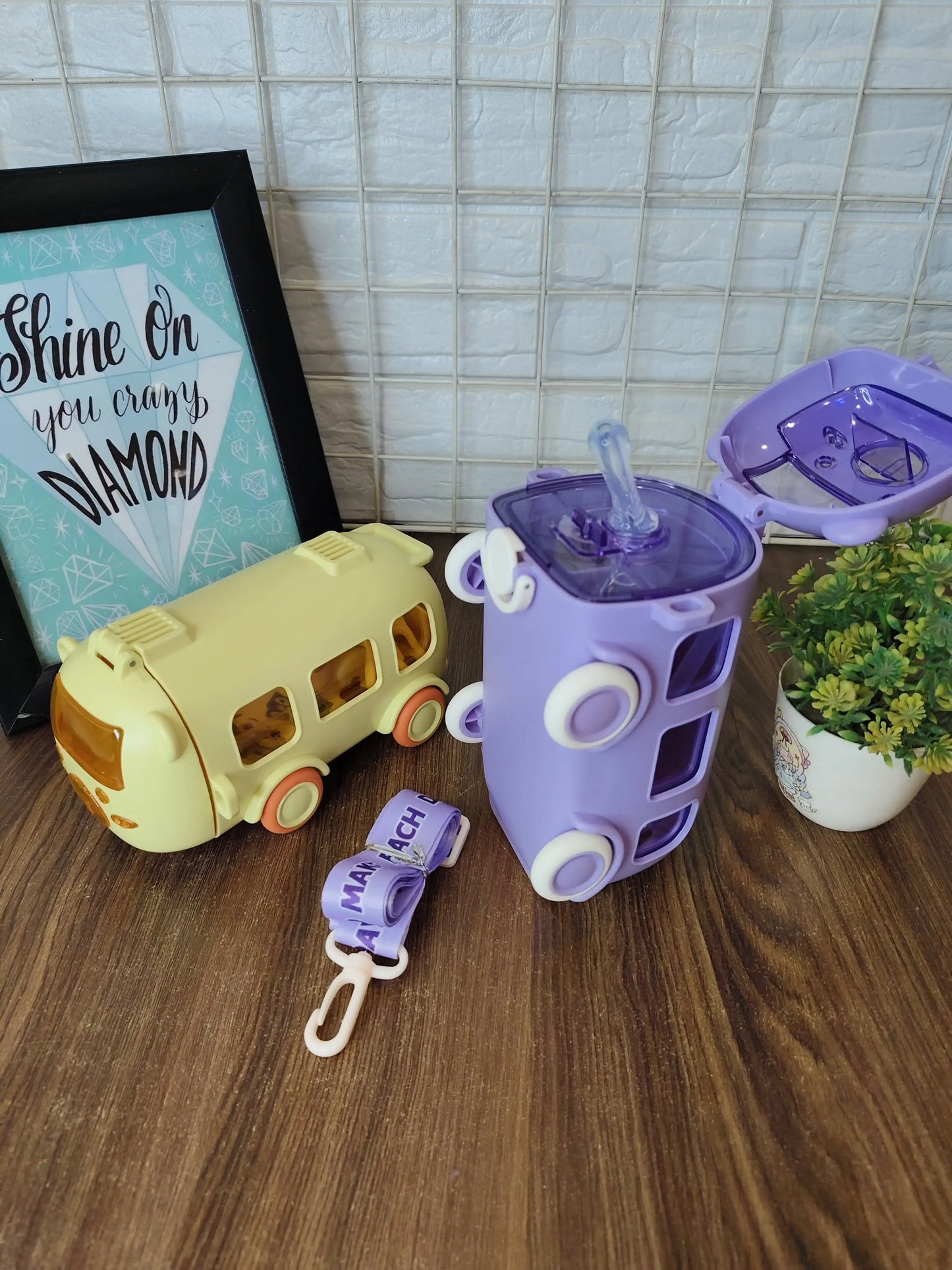 Cool bus sipper bottles
