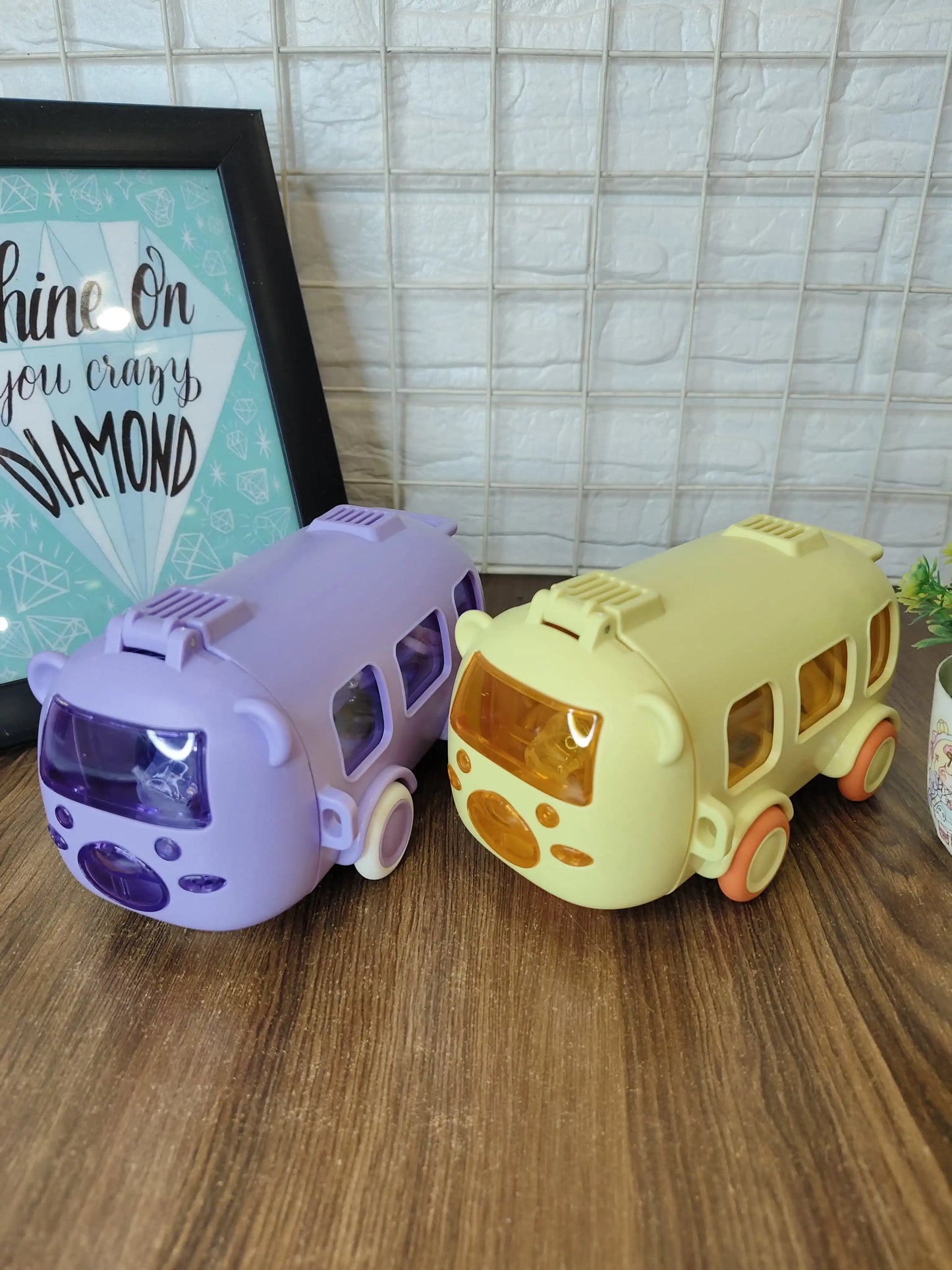 Cool bus sipper bottles