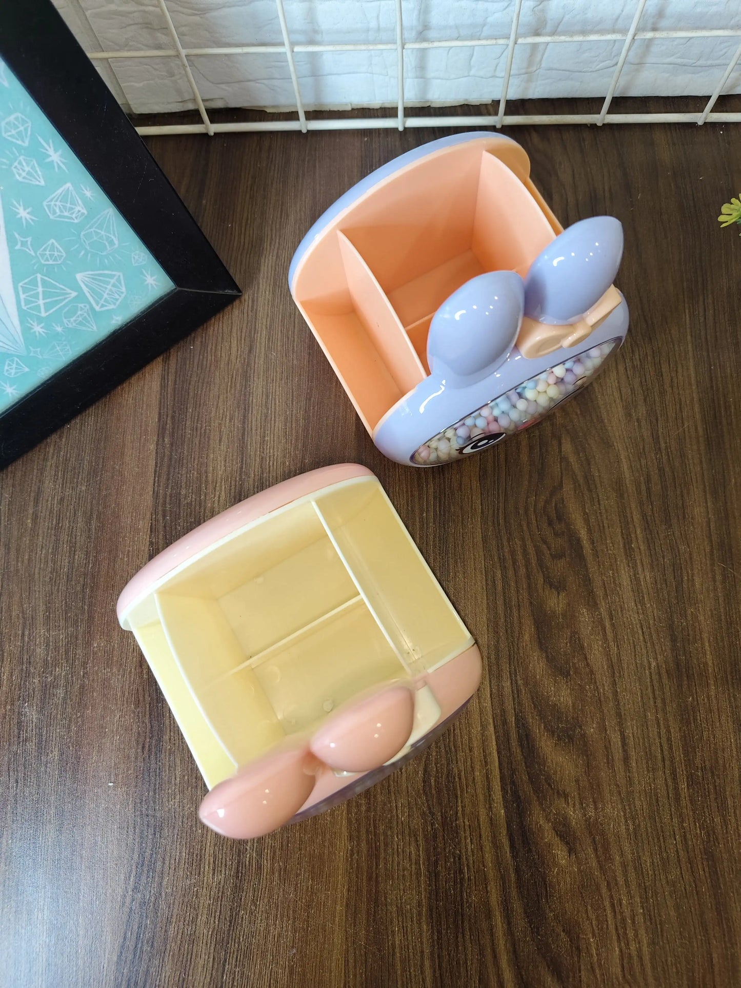 Cute bunny confetti pen stand