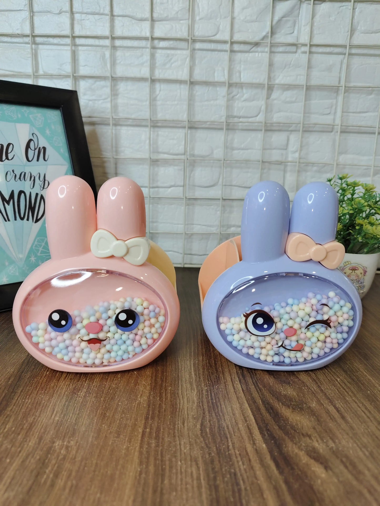 Cute bunny confetti pen stand
