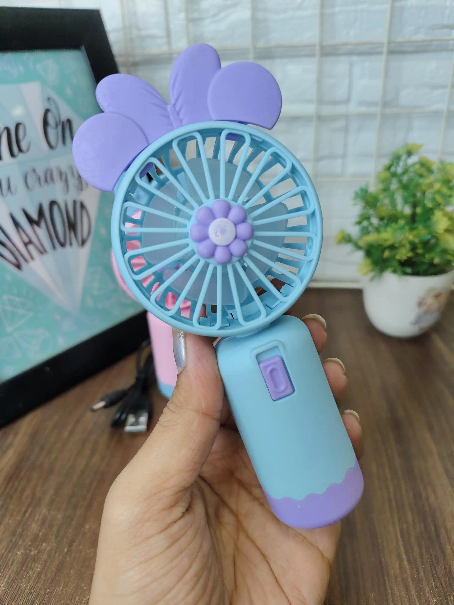 Daisy chargeable hand fan
