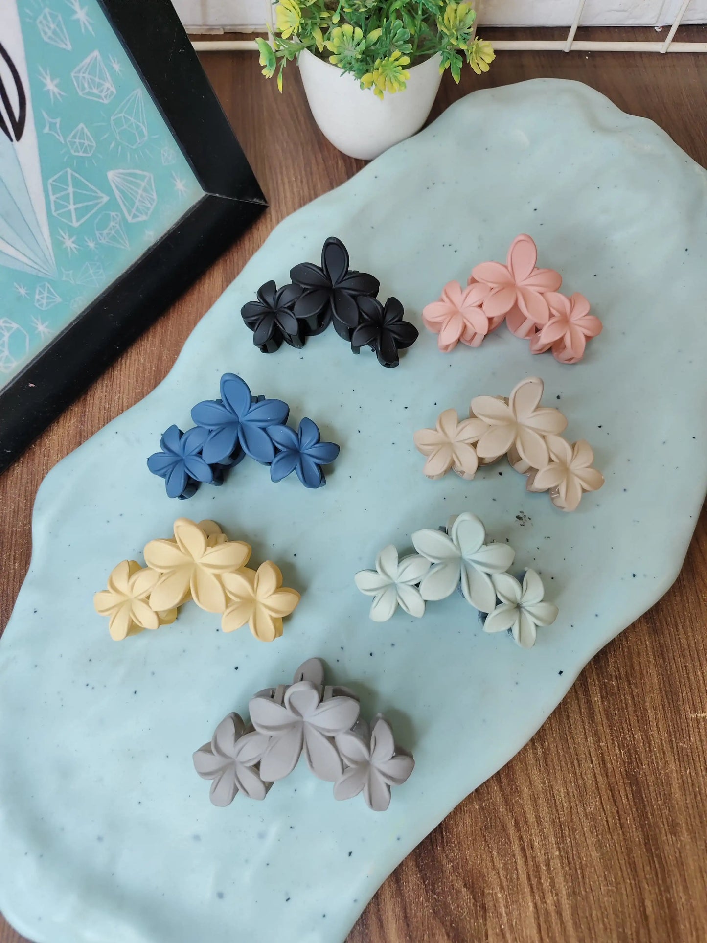 Flower matte hair claws