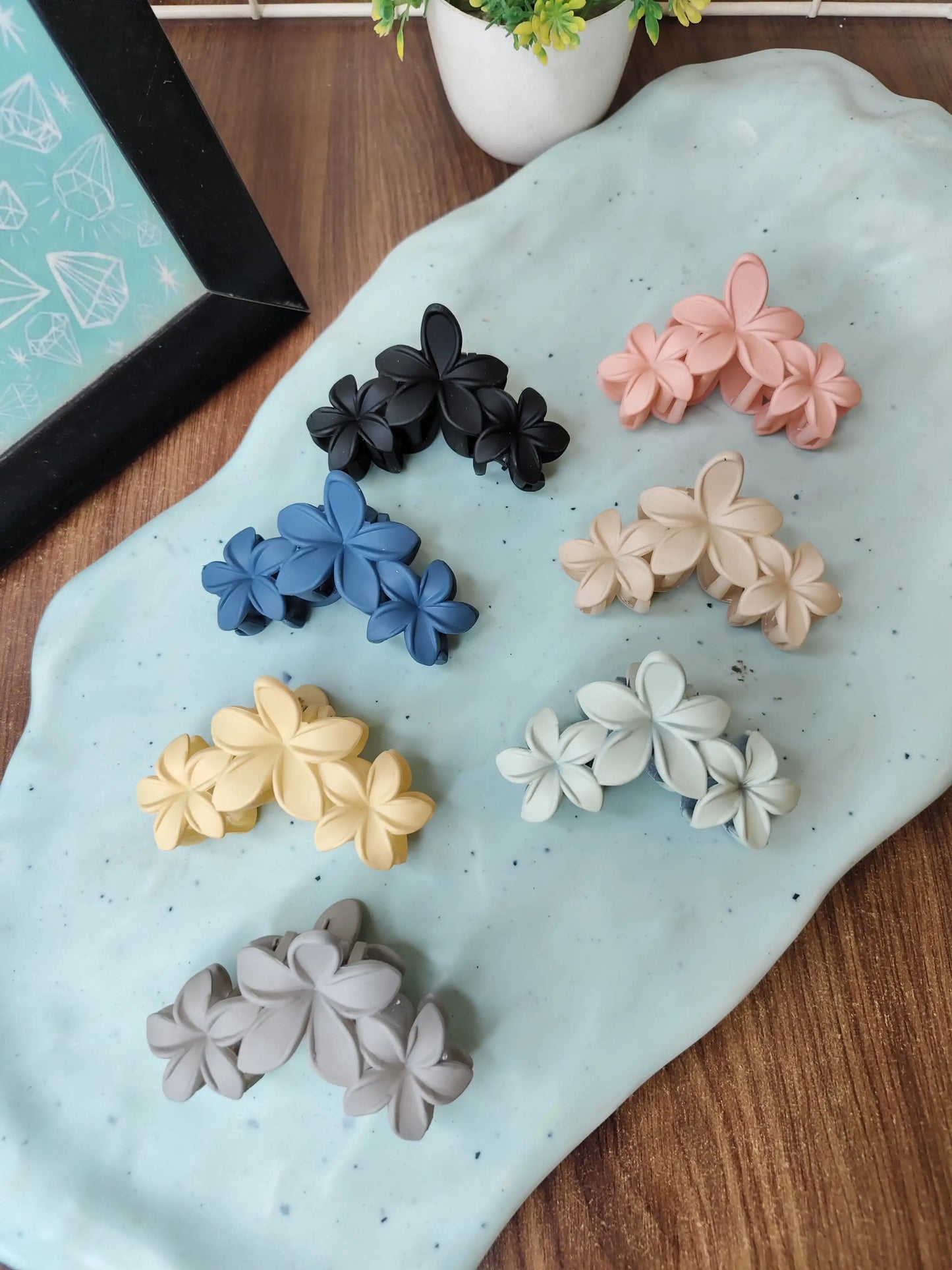 Flower matte hair claws