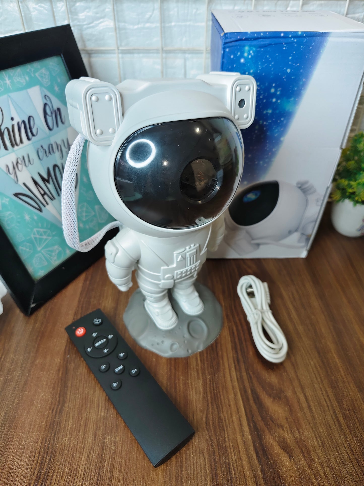 Astronaut projection lamp