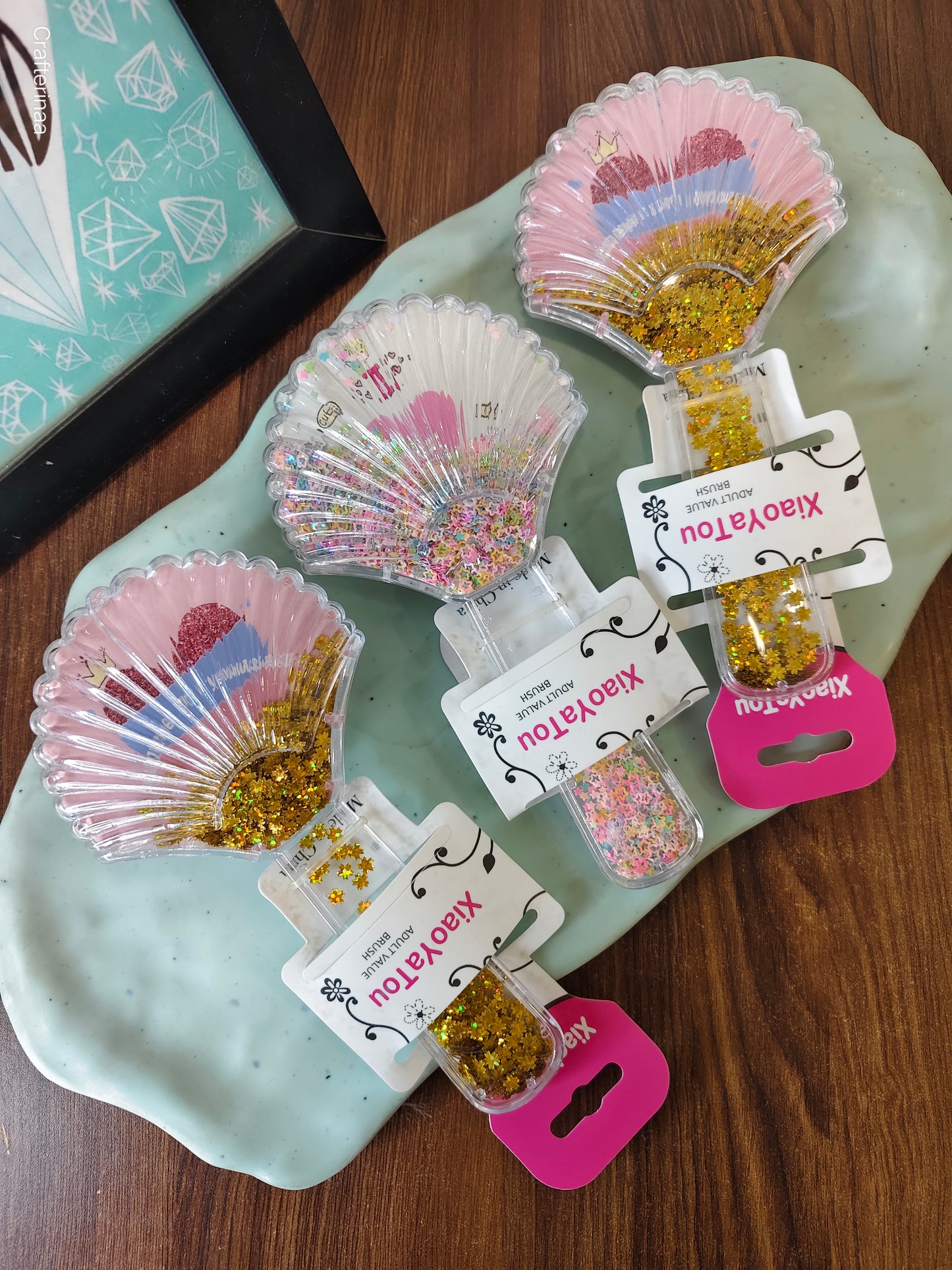 Shell hair brush