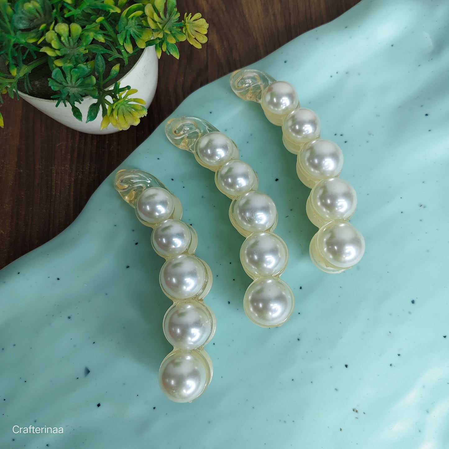 Big pearls banana hair claws