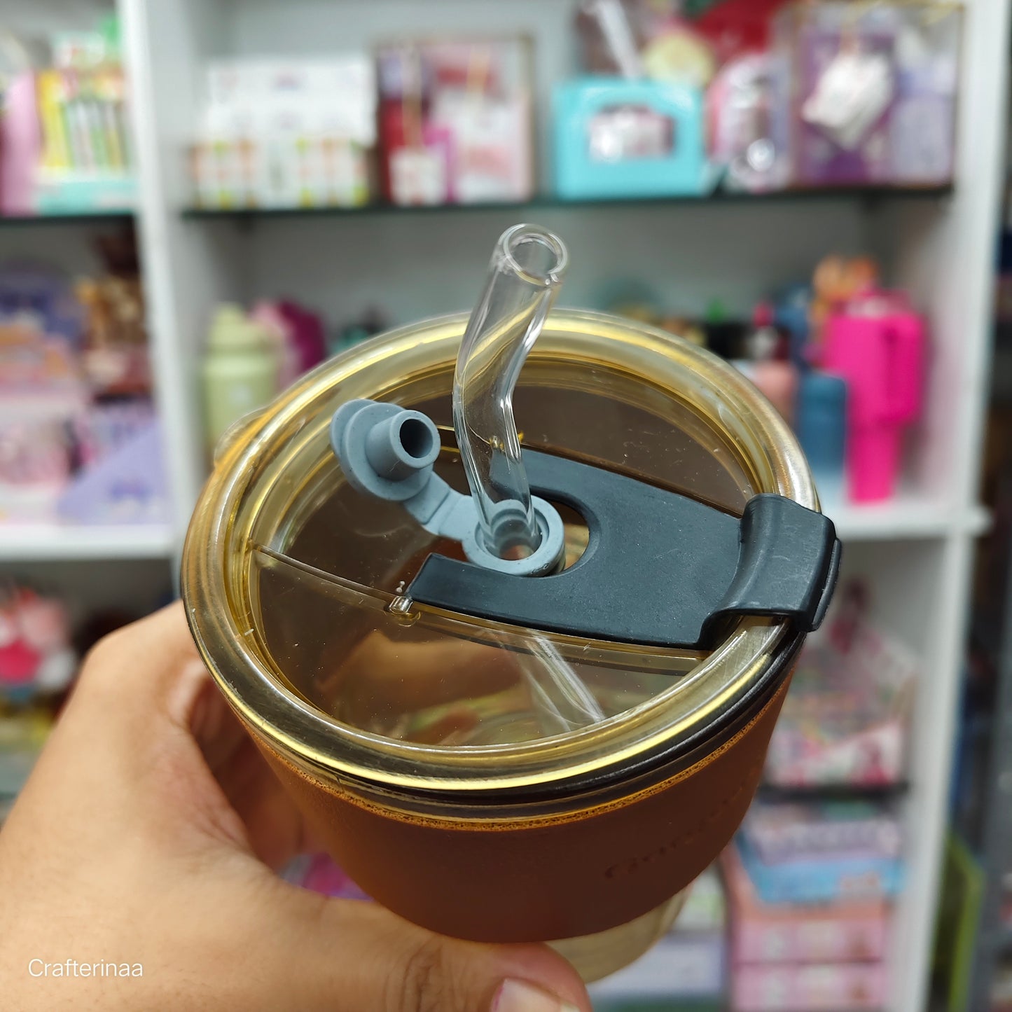 "Elegant Glass Travel Tumbler – Brown Leather Wrap & Transparent Straw"