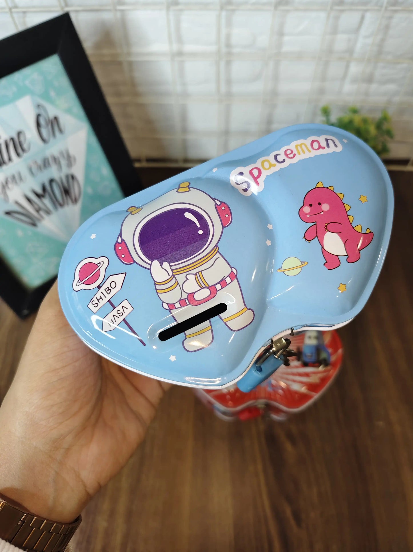 MC queen And space money Bank