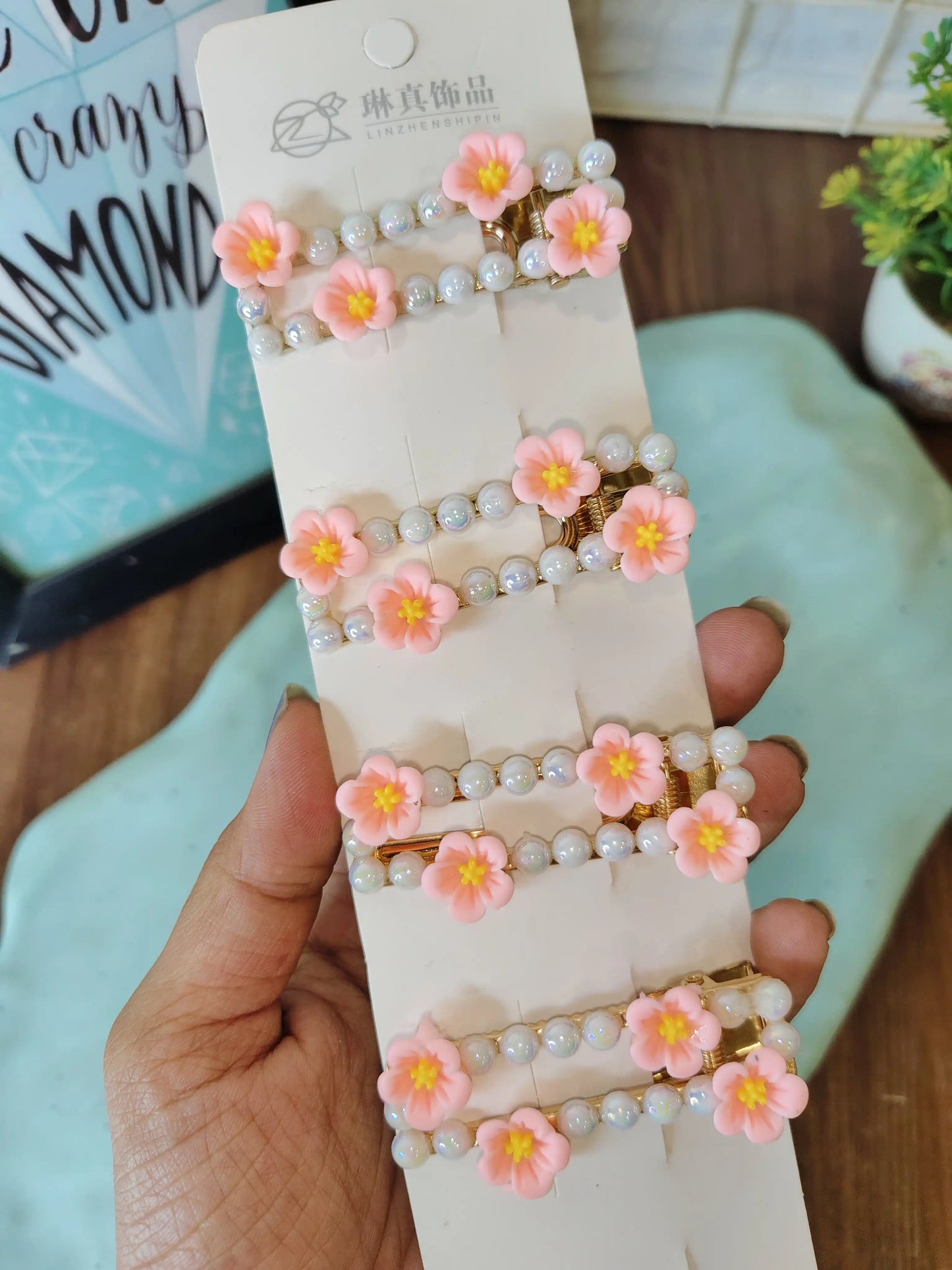 Pearl alligator clips