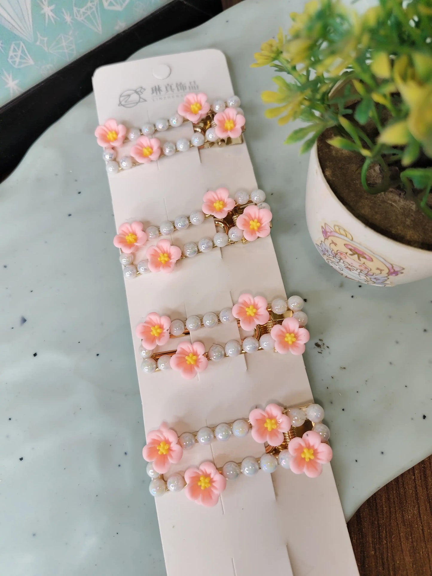 Pearl alligator clips