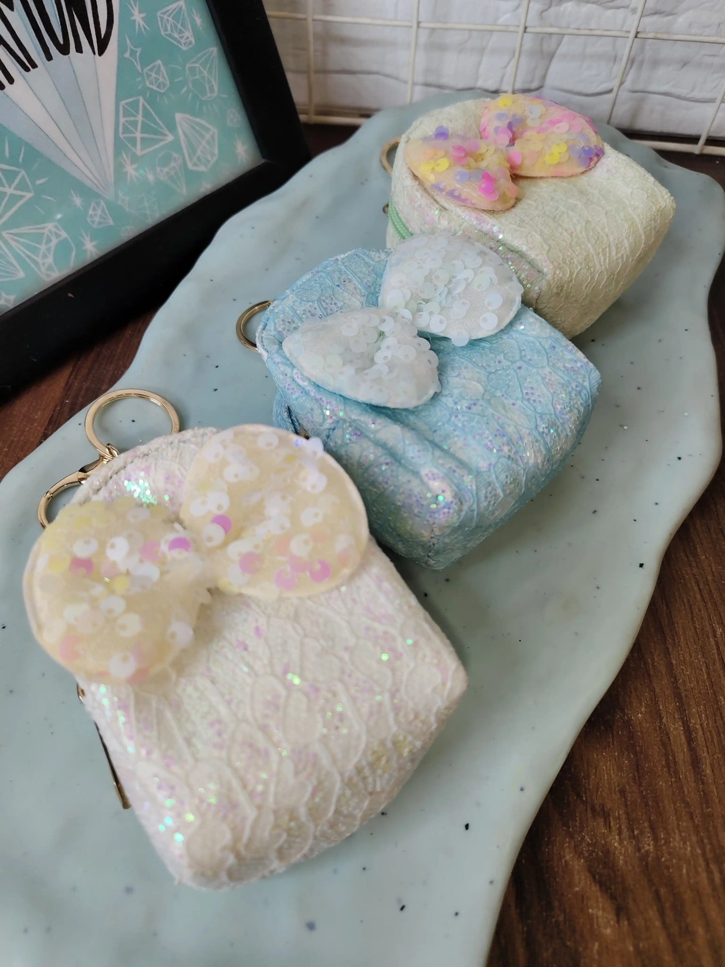 Small bow coin pouch