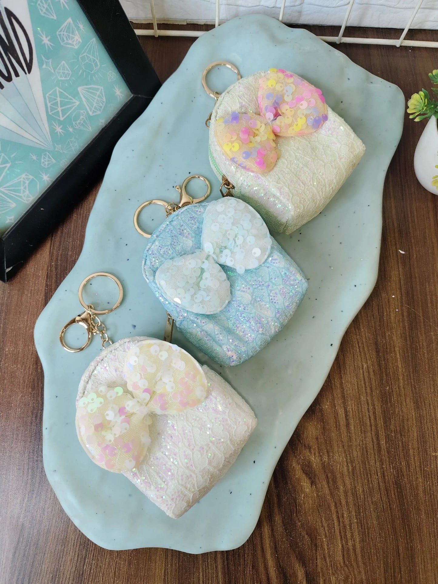 Small bow coin pouch