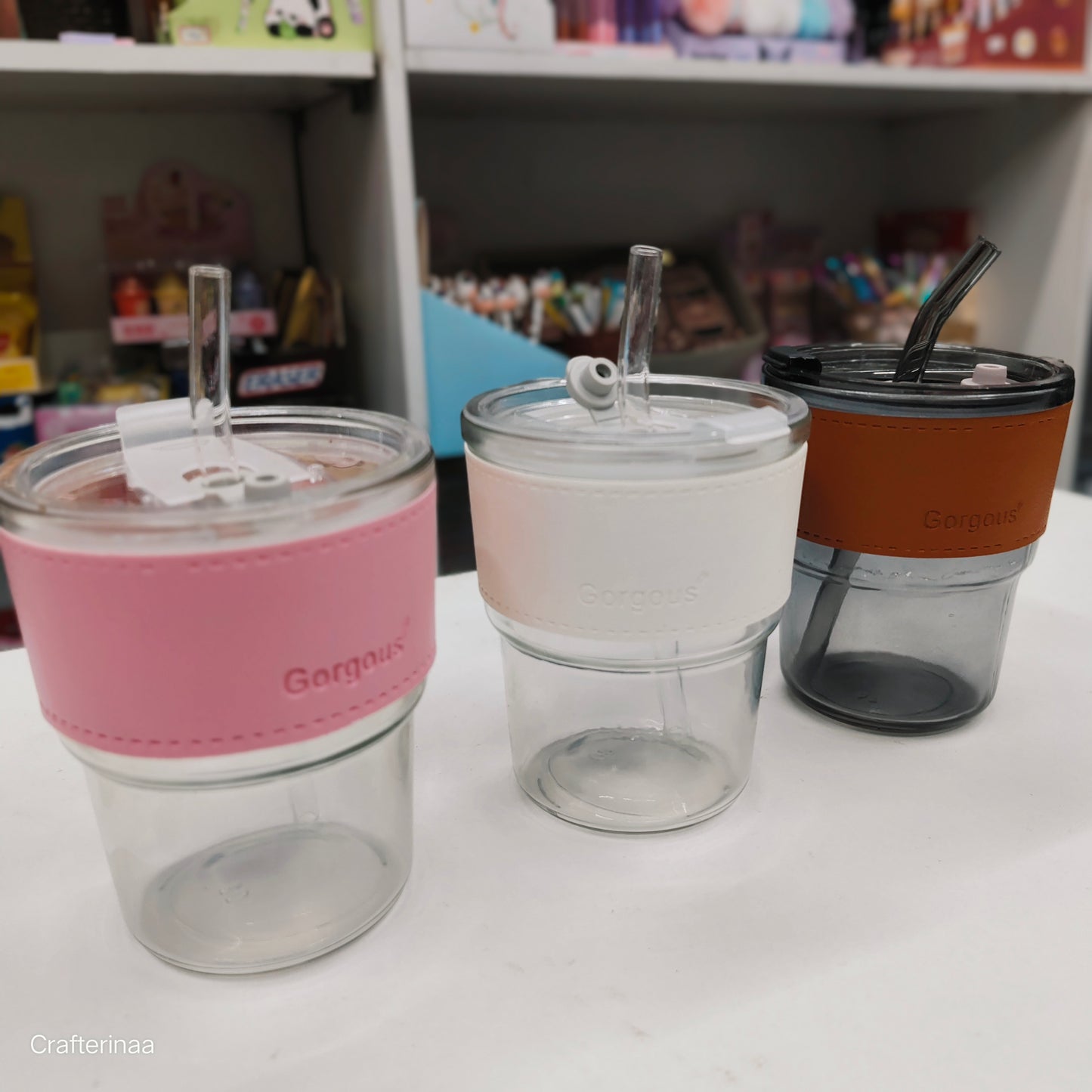"Elegant Glass Travel Tumbler – Brown Leather Wrap & Transparent Straw"
