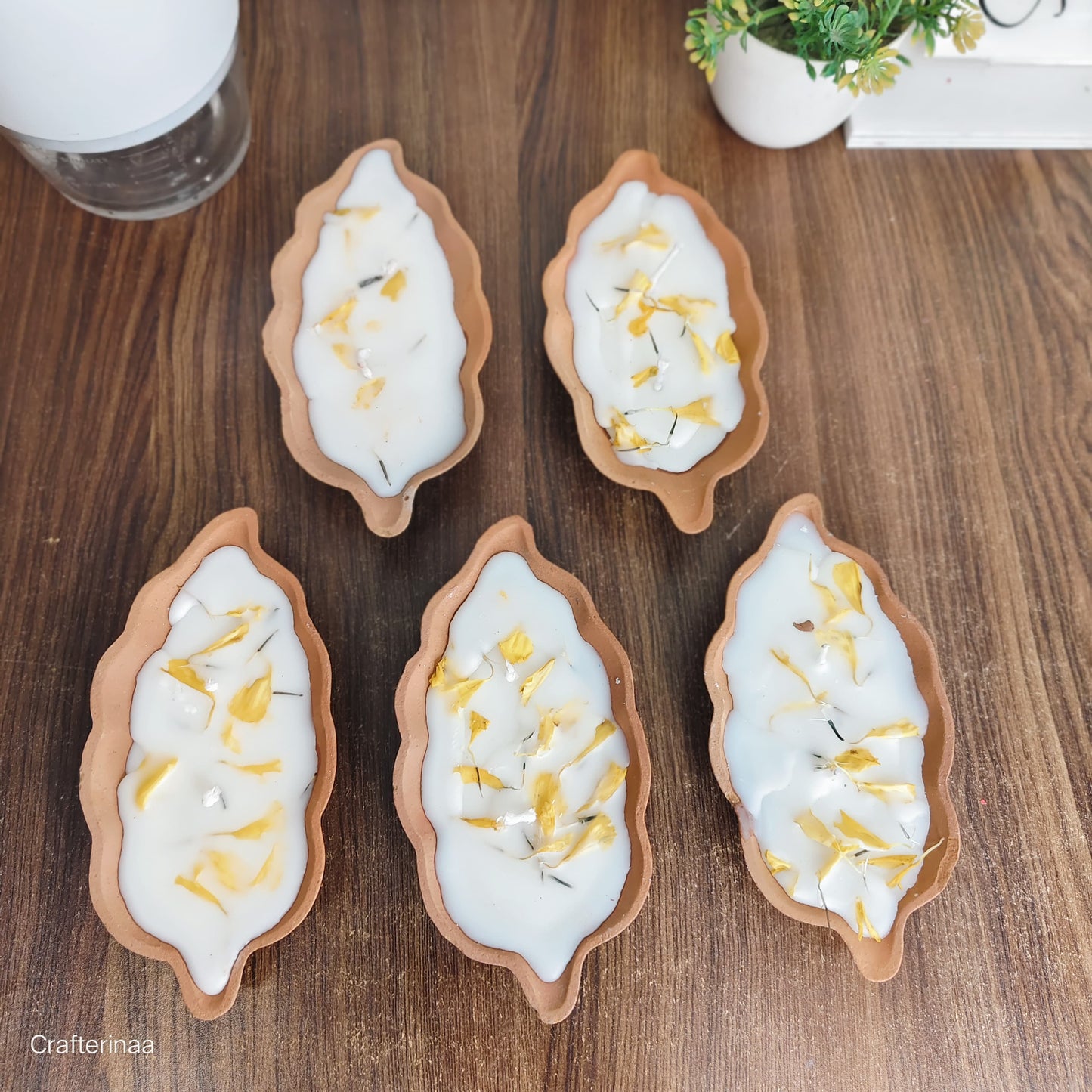 Handmade Soy Wax Leaf Shaped Candles with Dried Flowers – Eco-Friendly Decor |Set of 2