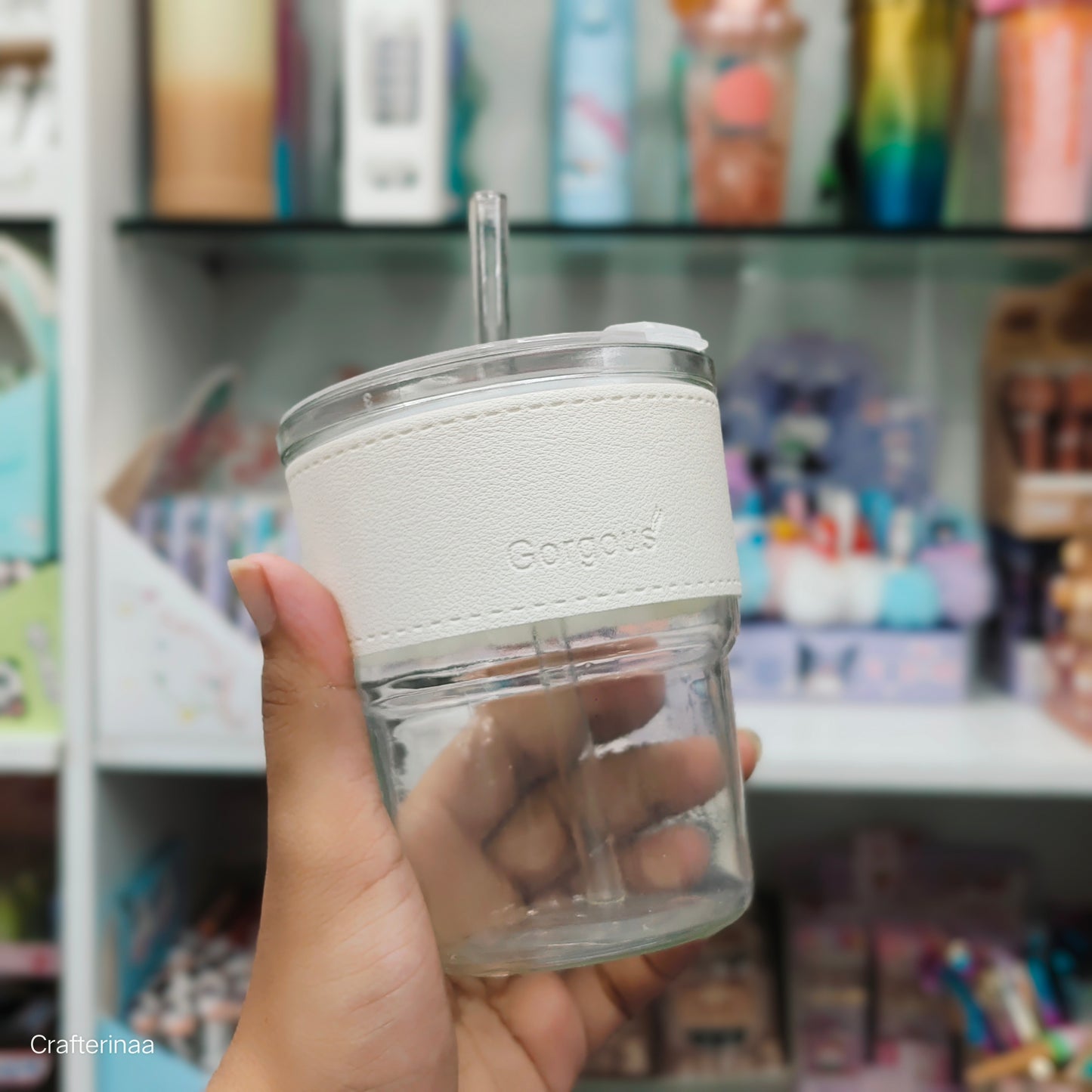 "Elegant Glass Travel Tumbler – Brown Leather Wrap & Transparent Straw"