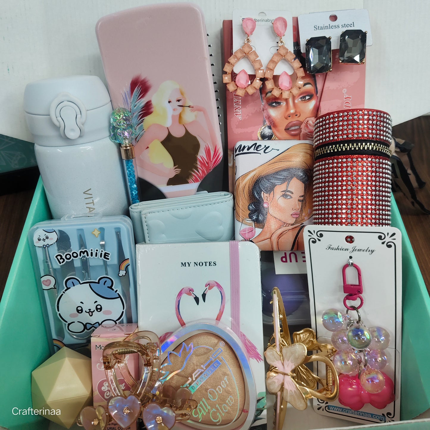 "Pasandida Aurat Hamper
Gifts she’ll adore — because she’s not just any woman, she’s the one"