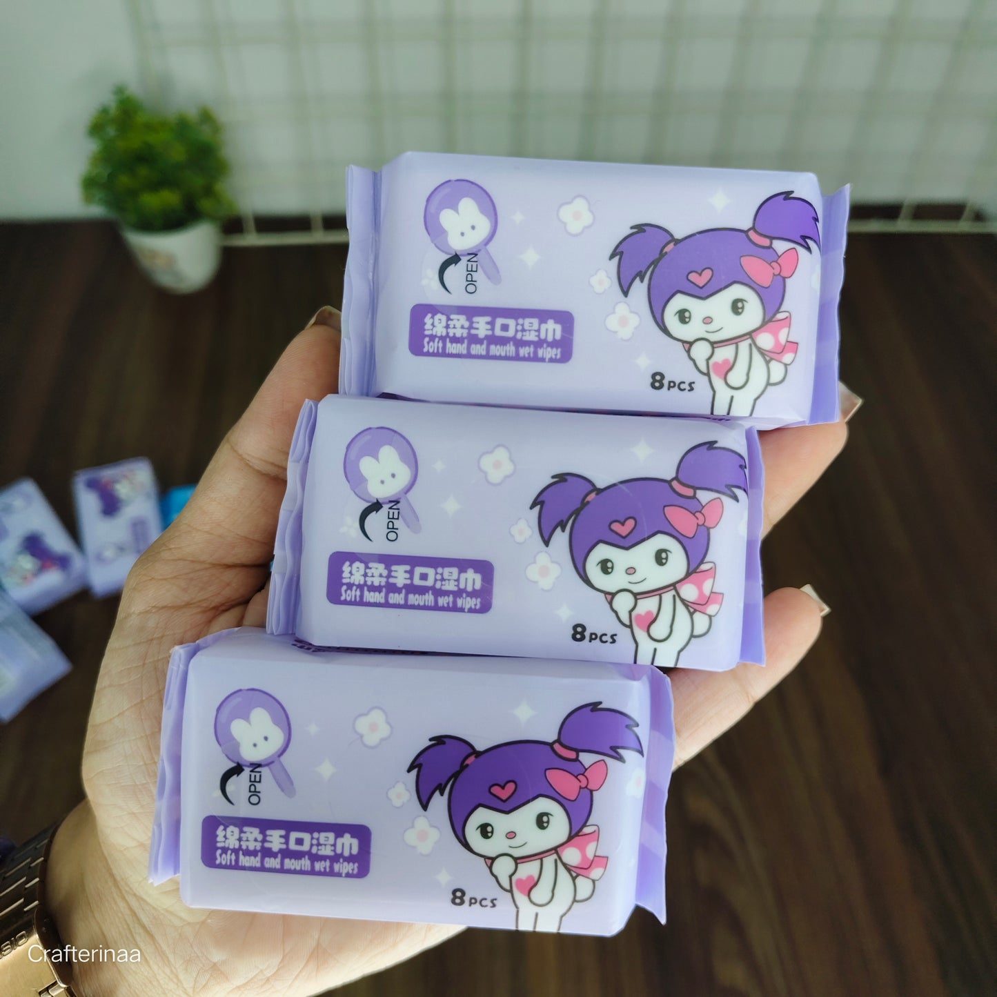 Pocket wet wipes 8 wipes in each pack