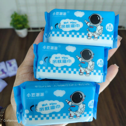 Pocket wet wipes 8 wipes in each pack