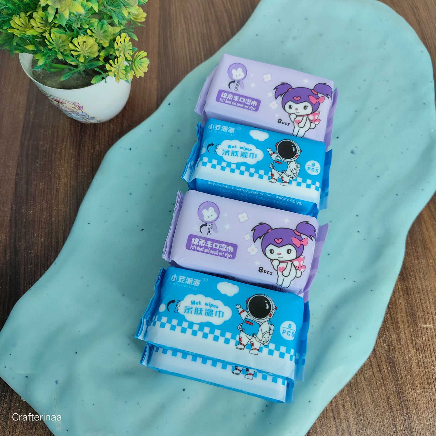Pocket wet wipes 8 wipes in each pack